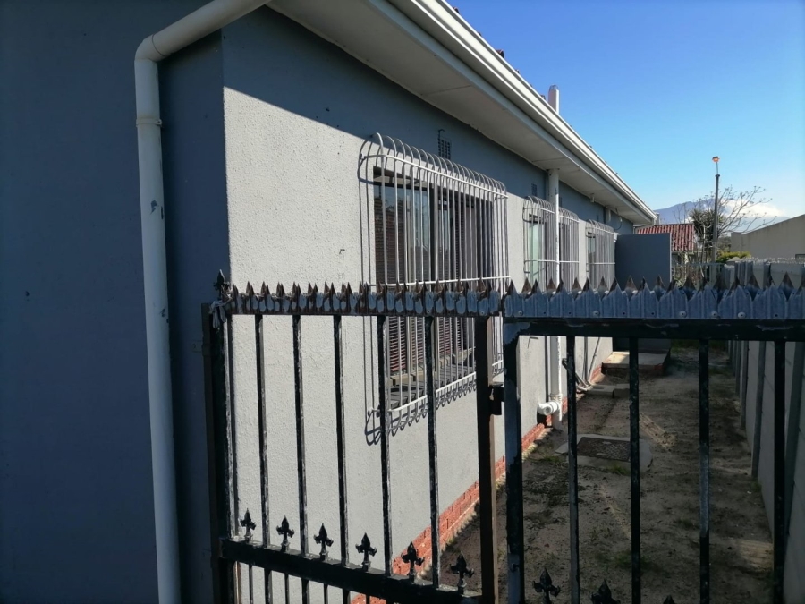 3 Bedroom Property for Sale in Grassy Park Western Cape